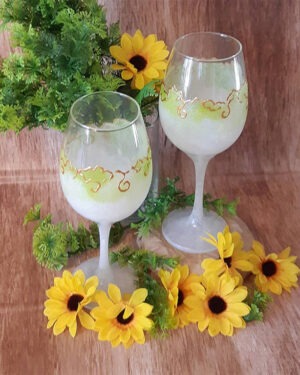 Verres à vin "Chic blanc et vert aux bordures dorées" ensemble de 2