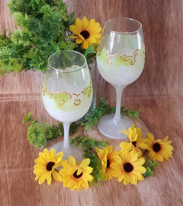 Verres à vin "Chic blanc et vert aux bordures dorées" ensemble de 2